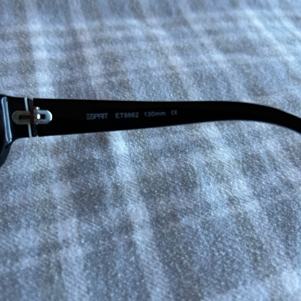 Esprit Elegant Black Sunglasses w/ prescription lenses - Picture 2 of 8